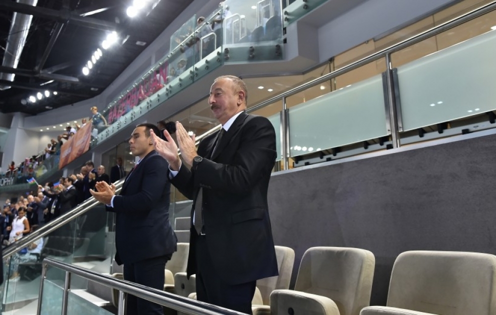 Azərbaycan komandası qadınlar arasında voleybol üzrə Avropa çempionatına qələbə ilə başlayıb  
Prezident İlham Əliyev milli komandamızın oyununa baxıb