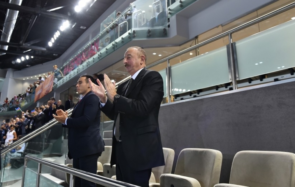 Championnat d’Europe de volley-ball féminin : l’Azerbaïdjan a débuté par une victoire 
Le président de la République Ilham Aliyev a assisté au match de l’équipe nationale
