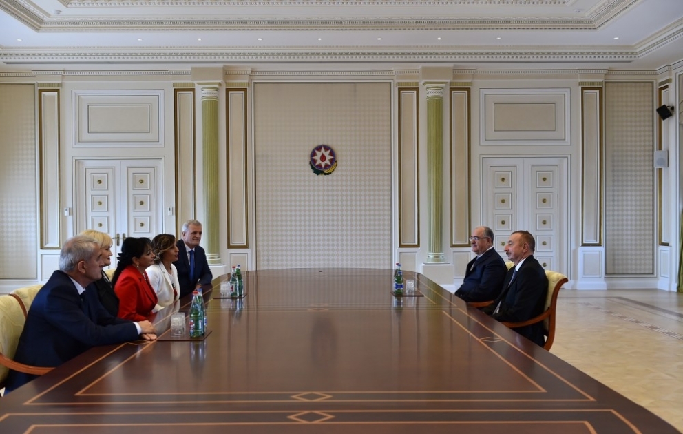 Le président Ilham Aliyev a reçu une délégation conduite par la présidente de la Cour Suprême du Monténégro