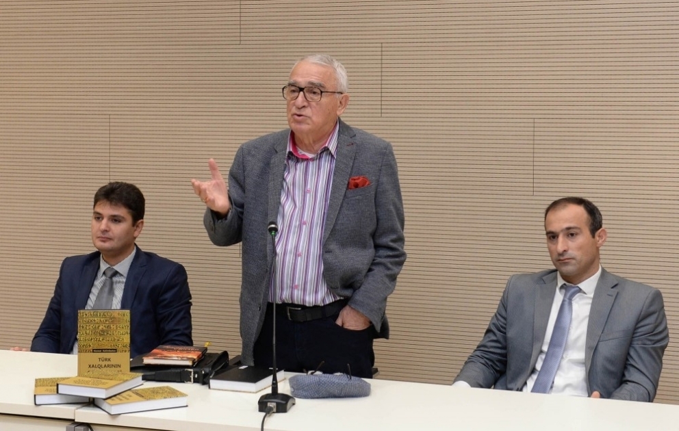 “Türk xalqlarının qədim ədəbi abidələri” kitabının təqdimatı keçirilib