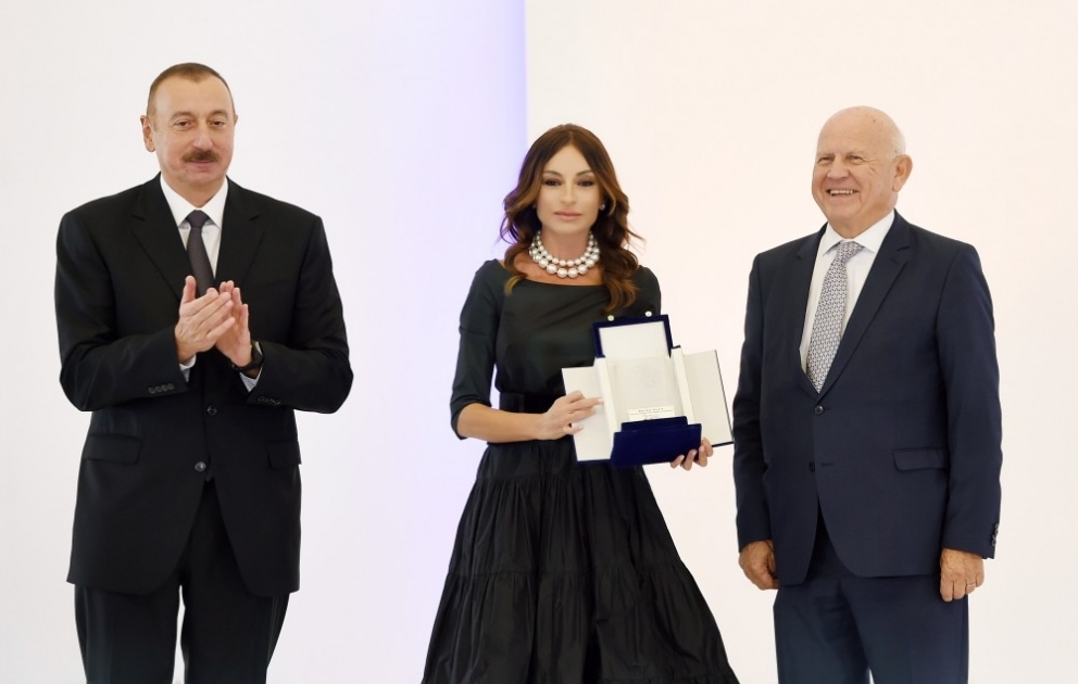 Azərbaycan Prezidenti İlham Əliyev Milli Olimpiya Komitəsinin 25 illik yubileyinə həsr olunmuş təntənəli mərasimdə iştirak edib