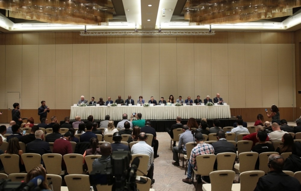 Bakıya gələn məşhur boksçuların iştirakı ilə mətbuat konfransı keçirilib