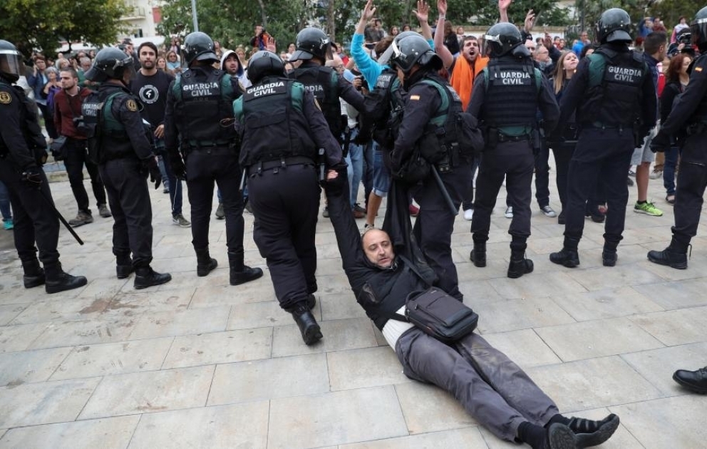 Kataloniyada polislə toqquşmalarda xəsarət alanların sayı 500 nəfərə çatıb