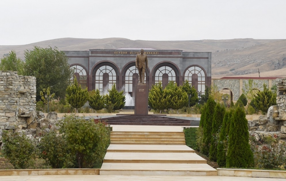 Staatspräsident Ilham Aliyev zu Besuch in Gobustan