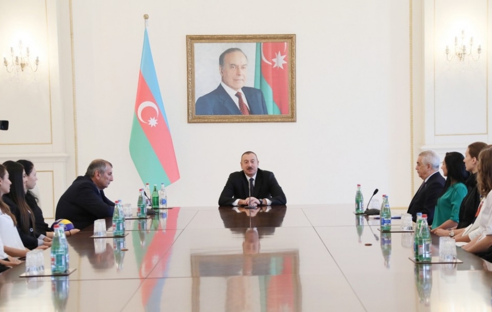 Президент Азербайджана Ильхам Алиев принял национальную женскую волейбольную сборную