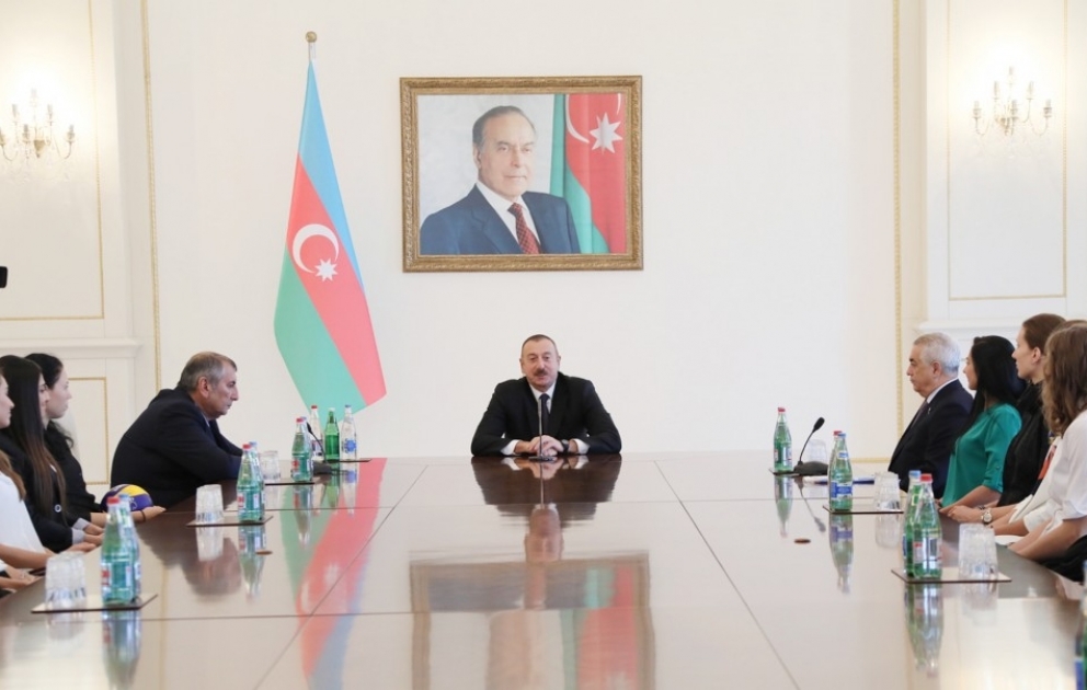 Le président de la République a reçu l’équipe d’Azerbaïdjan féminine  de volley-ball