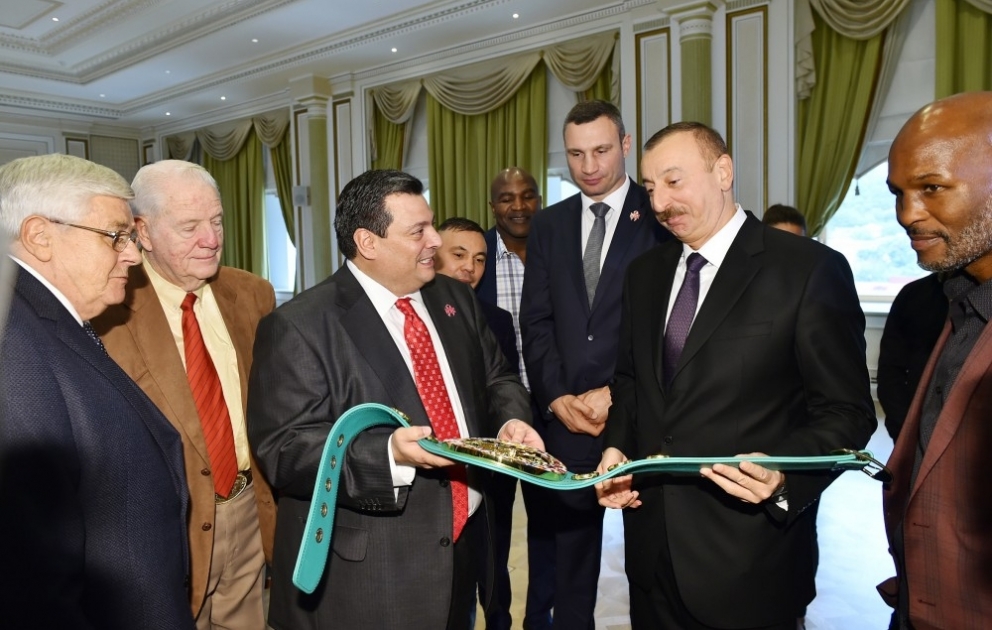 Staatspräsident Ilham Aliyev empfängt Teilnehmer der 55. WBC-Konvention