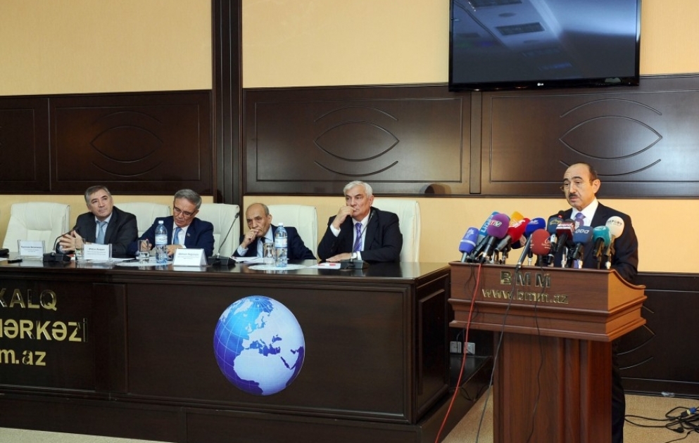 Konferenz zum Thema “Rolle von Medien bei Schutz und Entwicklung aserbaidschanischer Literartursprache“ in Baku