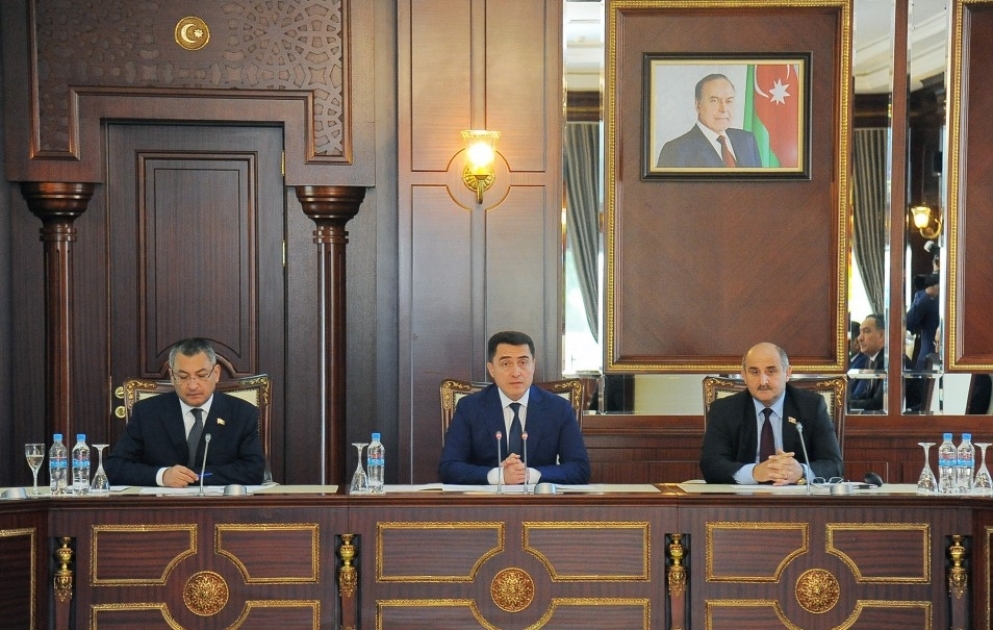 Parlamentin komitə iclasında bir sıra məsələlər müzakirə olunub