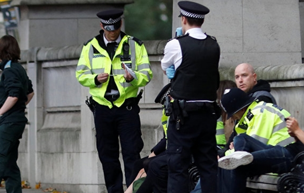Londonda avtomobil izdihama çırpılıb