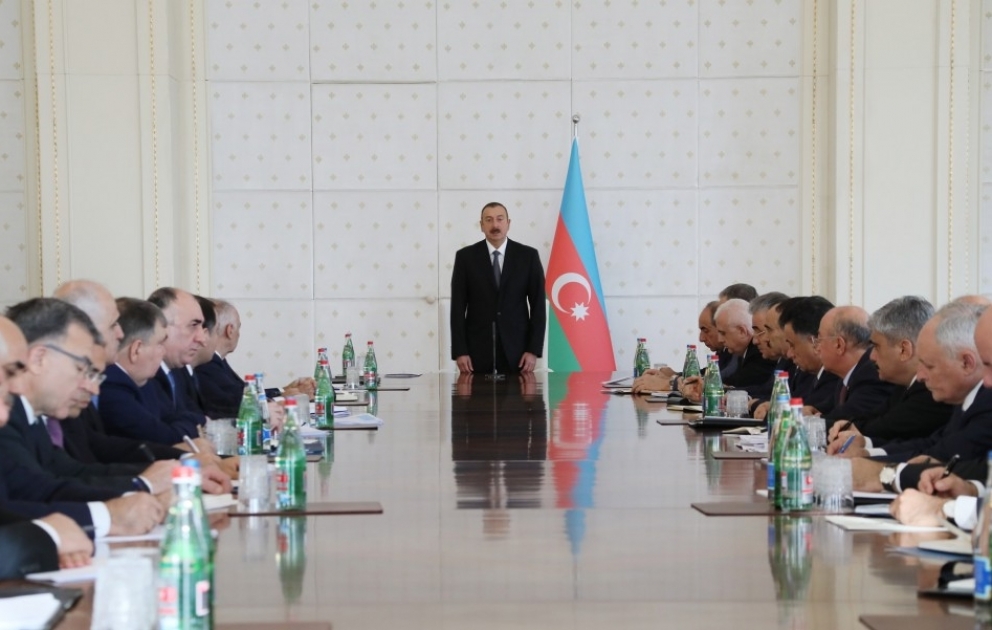 Azərbaycan Prezidenti İlham Əliyevin sədrliyi ilə Nazirlər Kabinetinin 2017-ci ilin doqquz ayının sosial-iqtisadi inkişafının yekunlarına və qarşıda duran vəzifələrə həsr olunmuş iclası keçirilib