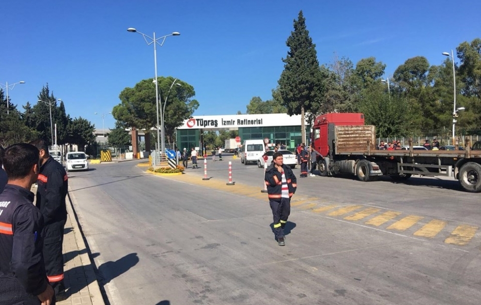 “Tüpraş” şirkətinin İzmirdəki neft emalı zavodunda partlayış baş verib