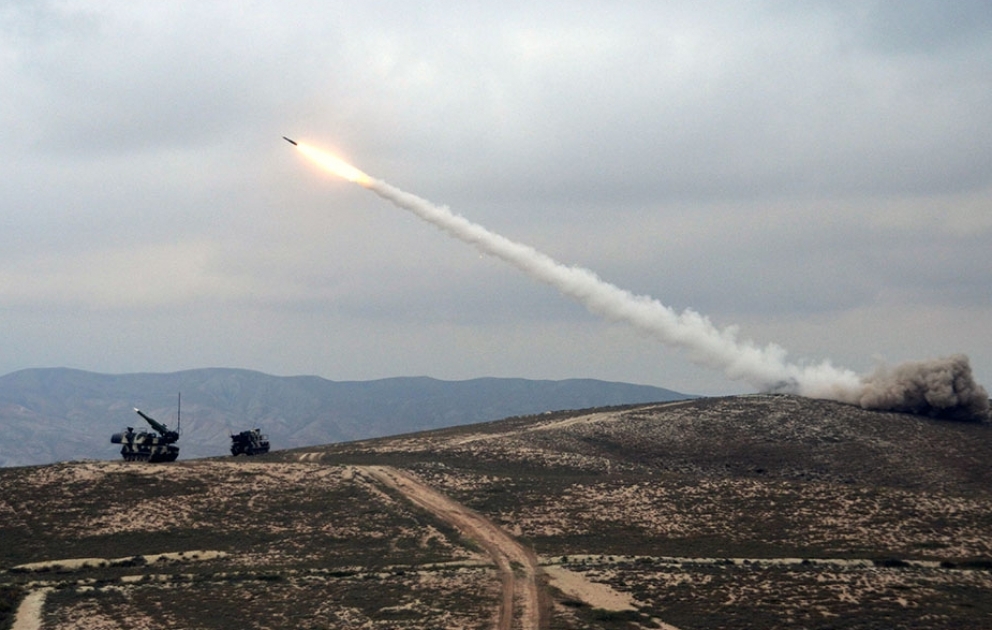 “Buk-MB” zenit-raket komplekslərindən döyüş atışları icra edilib