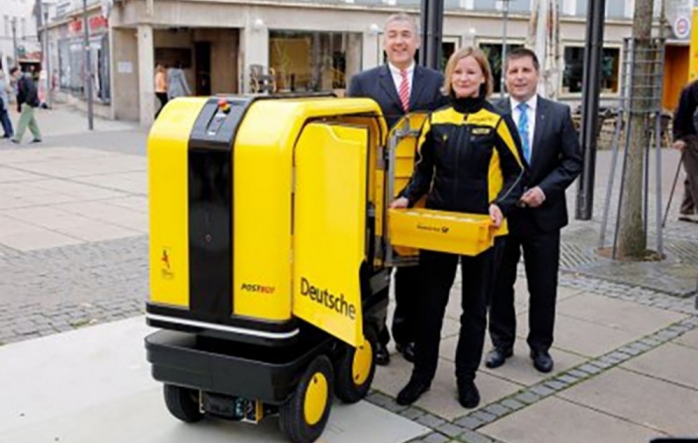 Post testet elektrisch fahrenden "PostBOT" - Entlastung für Zusteller