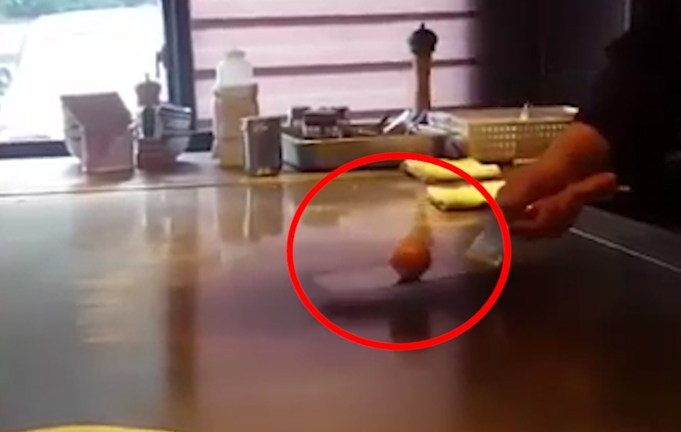 Çinli aşpazdan maraqlı tryuk