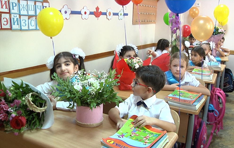 Bakı məktəblərində təhsil alan birincilərin sayı açıqlandı