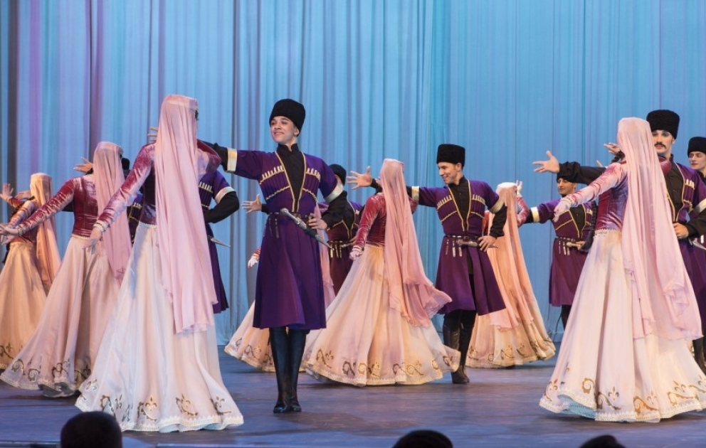 Azerbaijan State Dance Ensemble on stage in Moscow