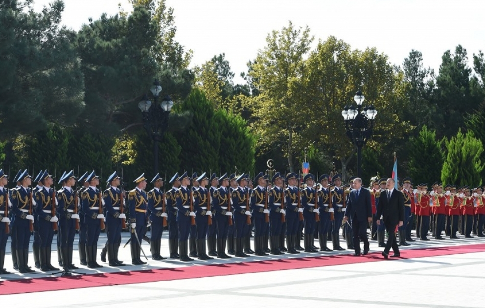 Offizieller Empfang von Präsident Erdogan in Baku