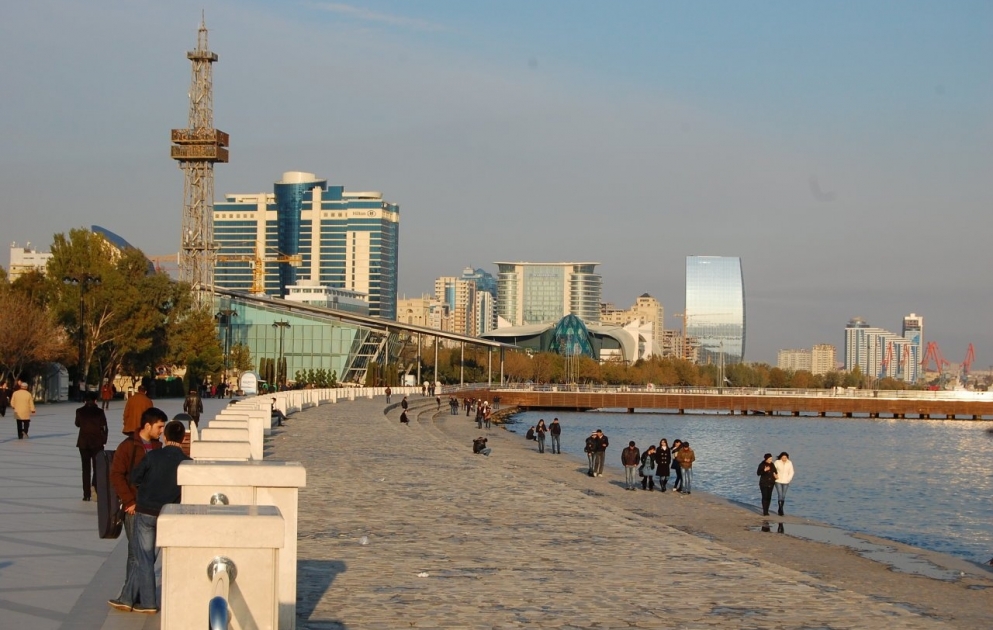 Bakıda dumanlı, çiskinli hava şəraiti davam edəcək