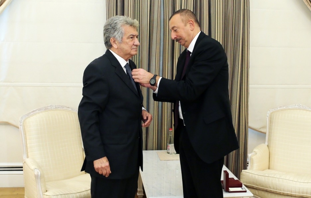 Volkskünstler Rauf Abdullayev mit Orden „Istiglal“ ausgezeichnet