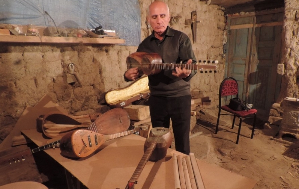 Şabranlı usta tar alətində yeniliklər edib