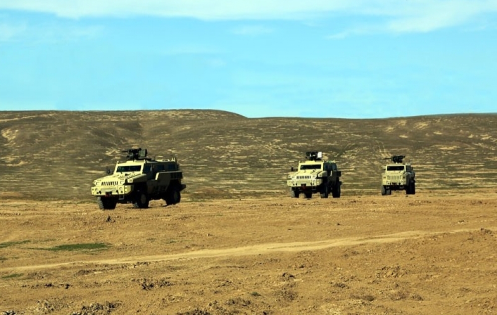 Schießübung in der militärischen Einheit des NATO-Konzepts zu Operationsmöglichkeiten