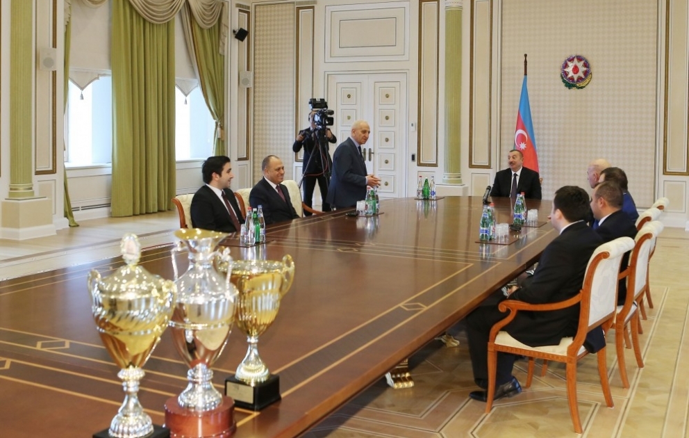 Staatspräsident Ilham Aliyev empfängt Gewinner der Schach-EM