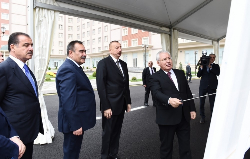 Staatspräsident Ilham Aliyev weiht neu gebaute Studentenwohnheimanlage in Ganja ein