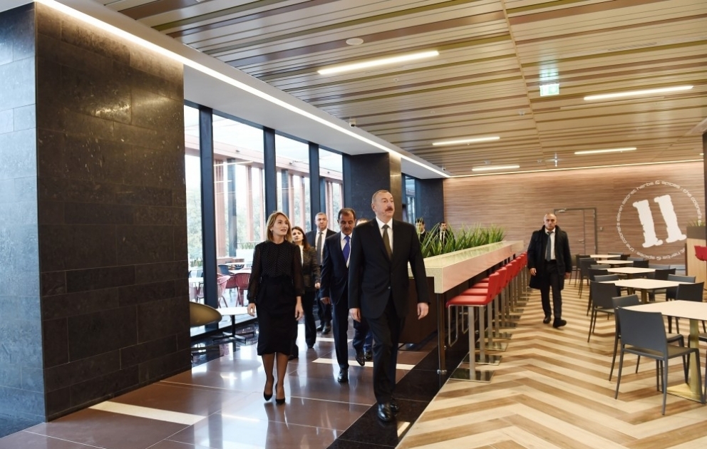 Visite du centre commercial «Gandja Mall»