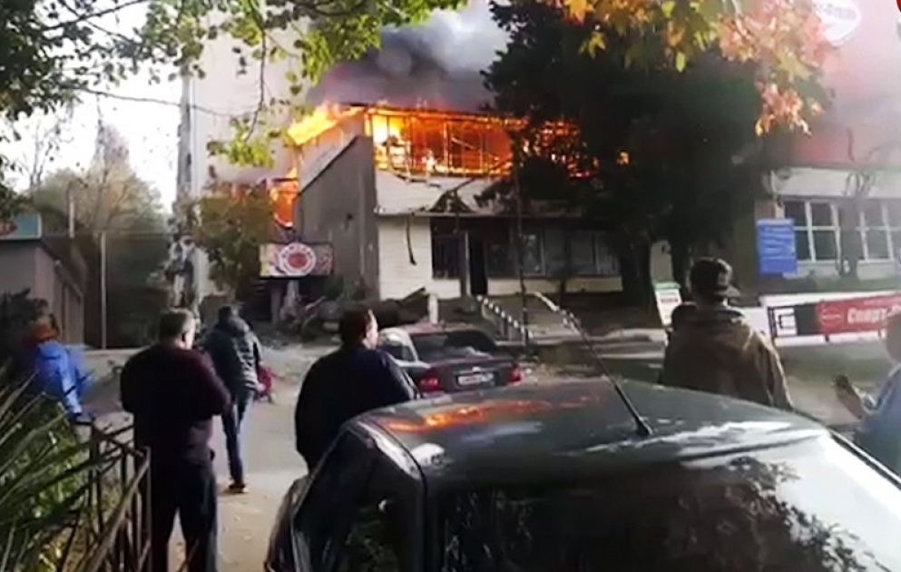 В Сочи при пожаре в общежитии один человек погиб, еще 15 пострадали