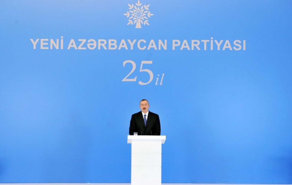 Yeni Azərbaycan Partiyasının yaradılmasının 25 illiyinə həsr olunmuş təntənəli yubiley mərasimi keçirilib   
Prezident İlham Əliyev yubiley mərasimində iştirak edib