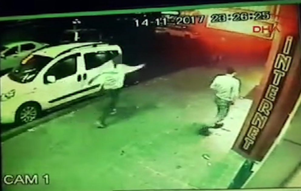 İstanbulda iki nəfərə silahlı hücum təhlükəsizlik kamerasına düşüb