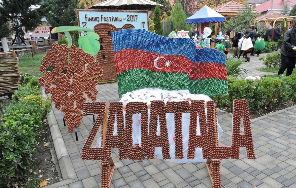 Erstes  Haselnussfestival in Zagatala