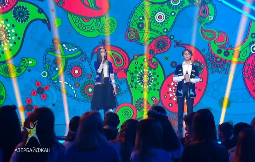 La chanson Sary guéline interprétée par les enfants à la chaîne de télévision Mir