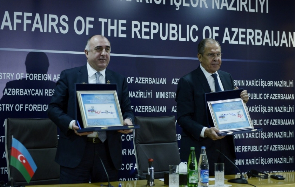 Azərbaycan ilə Rusiya arasında diplomatik əlaqələrin qurulmasının 25 illiyi münasibətilə zərf imzalanıb