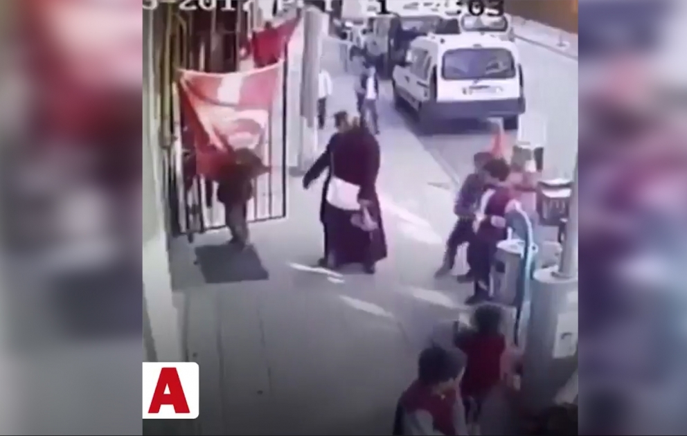 Balaca qızın bayrağına olan hörməti sosial şəbəkələrdə böyük marağa səbəb olub