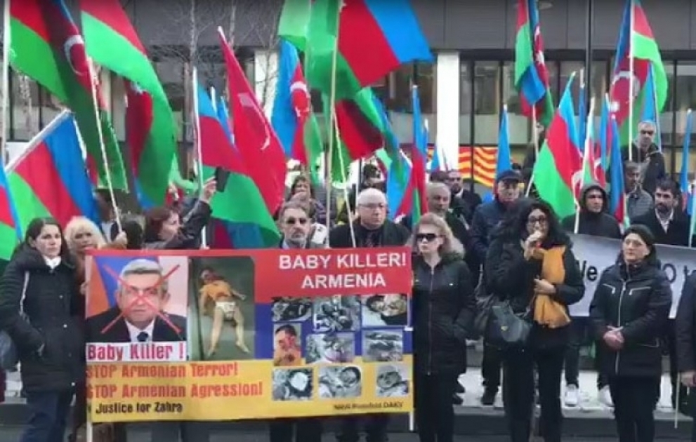 Avropadakı azərbaycanlılar Brüsseldə Avropa Parlamentinin binası qarşısında aksiya keçiriblər