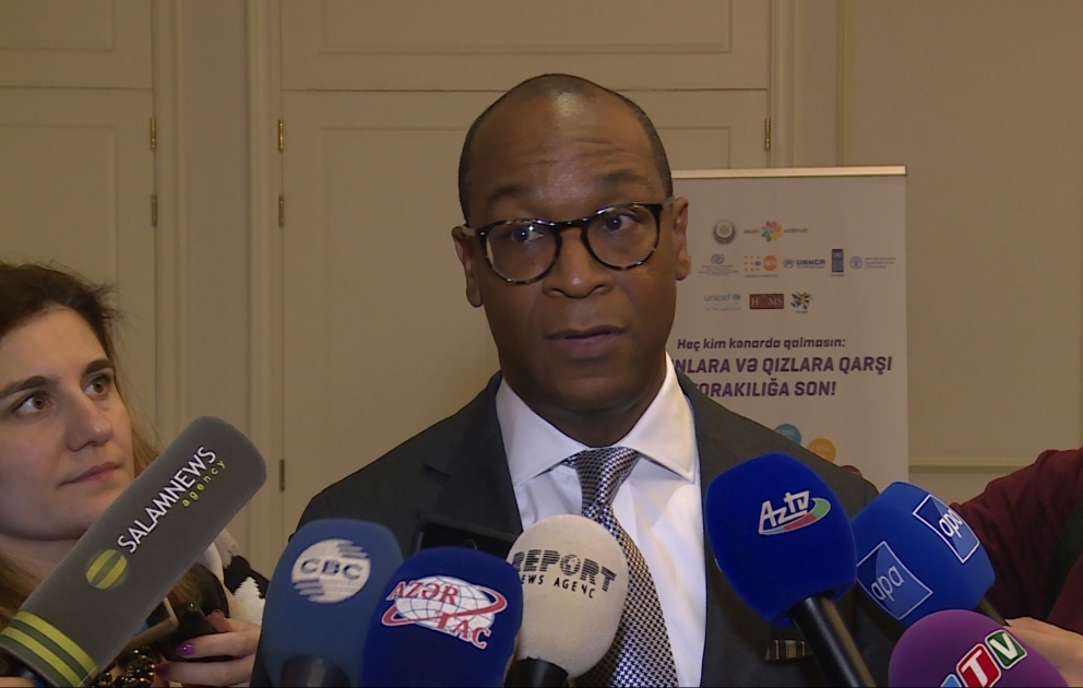 Uilyam Gill: Qadınlar demək olar ki, hər gün zorakılığa məruz qalır