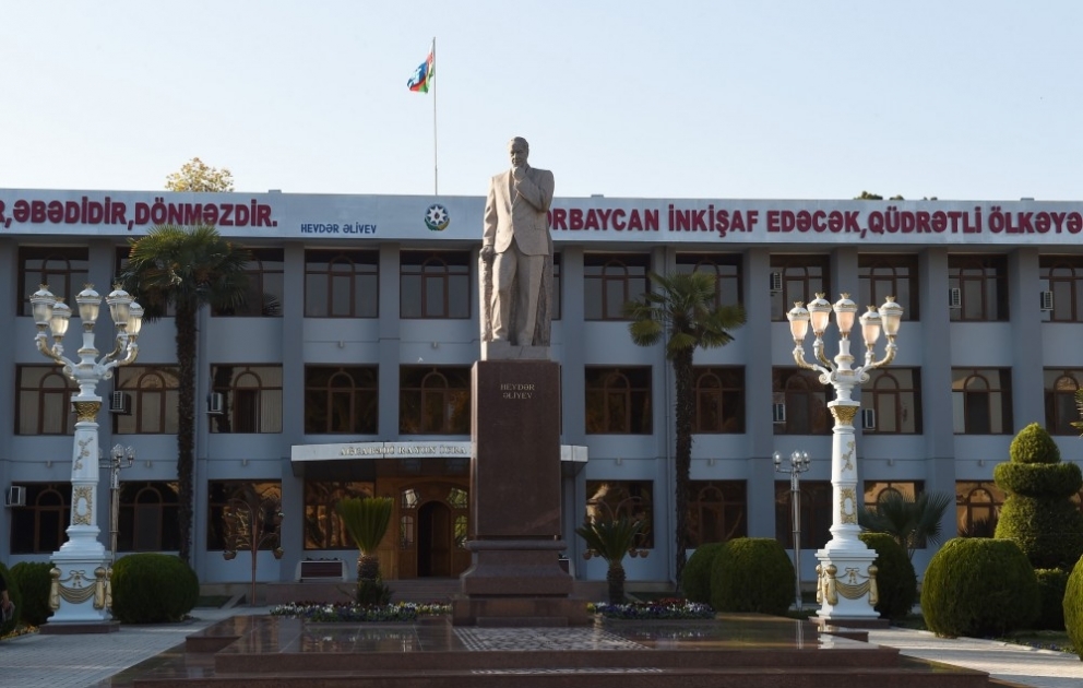 Ağcabədidə ümummilli lider Heydər Əliyevin abidəsini ziyarət
