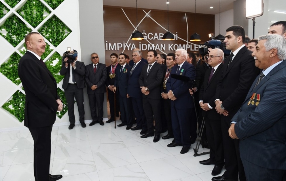 Staatspräsident Ilham Aliyev weiht neuen Olympia-Sport-Komplex in Agjabadi Region ein