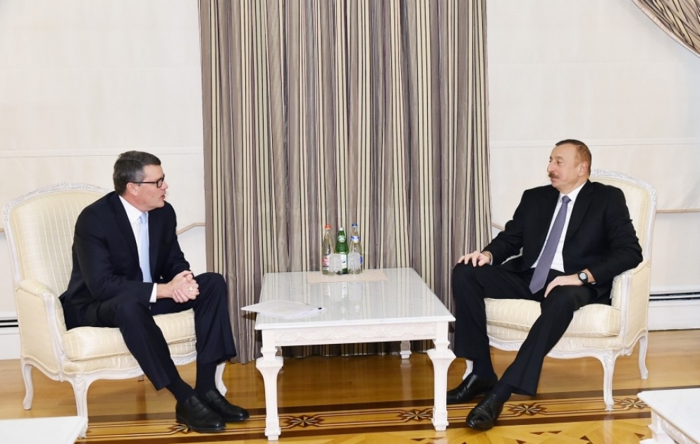 Staatspräsident Ilham Aliyev empfängt eine Delegation von CISCO