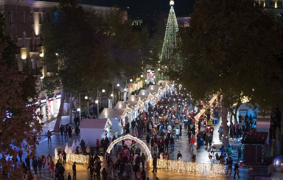 New-Year atmosphere in Baku – “Cold hands-warm hearts”