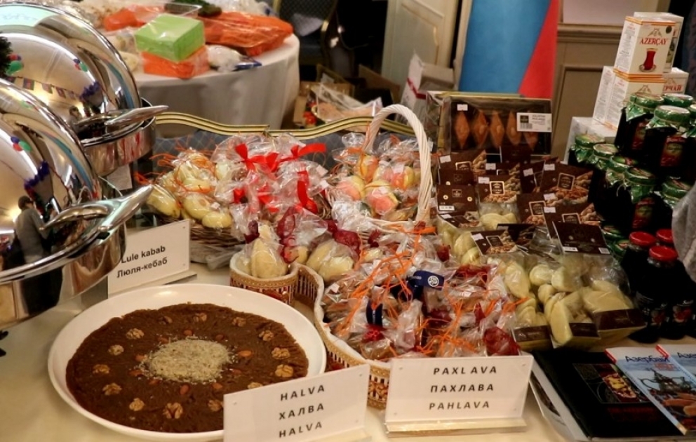 Astanada Yeni il qabağı xeyriyyə sərgisi və yarmarkası keçirilib