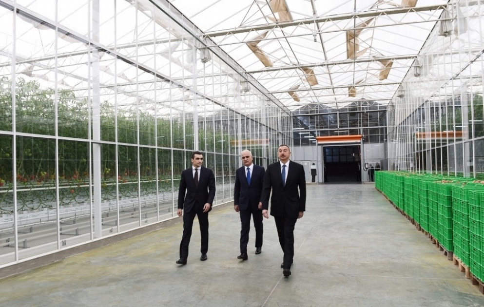 Le président Ilham Aliyev inspecte les travaux effectués au «BAKU AGROPARK» dans le bourg de Ziré