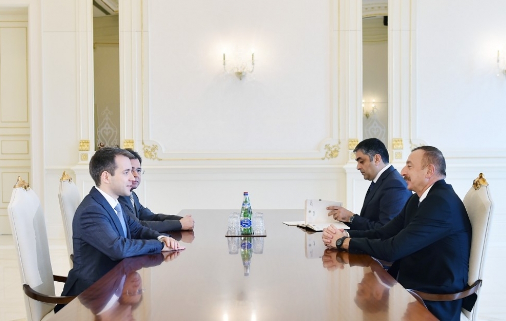 Le président de la République reçoit le ministre russe des Communications