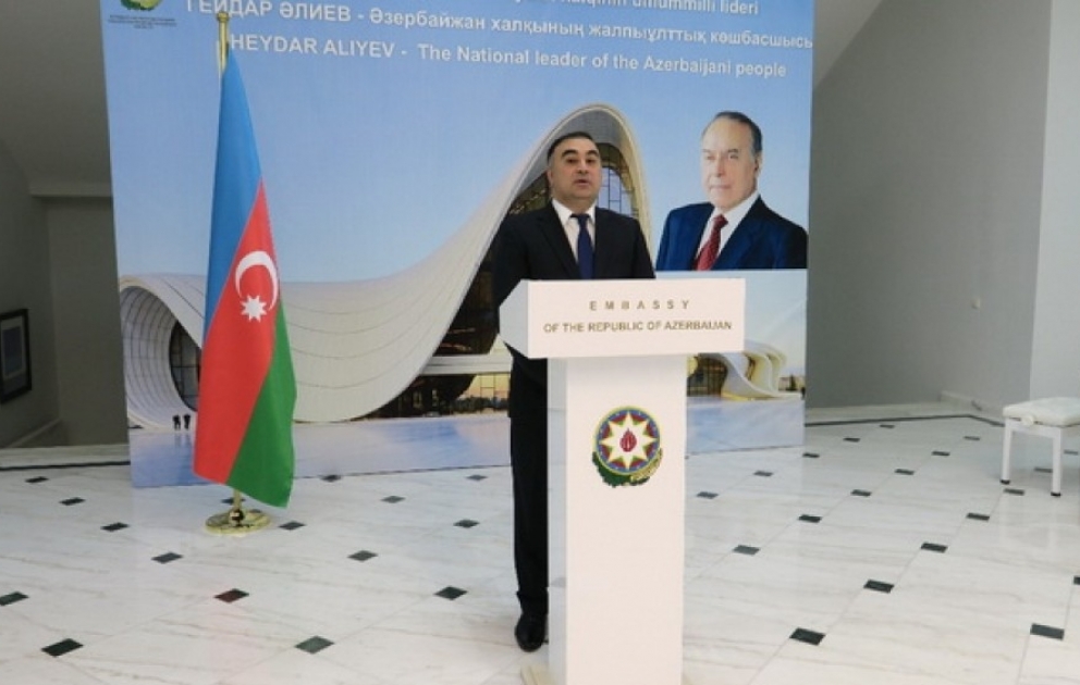 Astanada ulu öndər Heydər Əliyevin xatirəsi anılıb