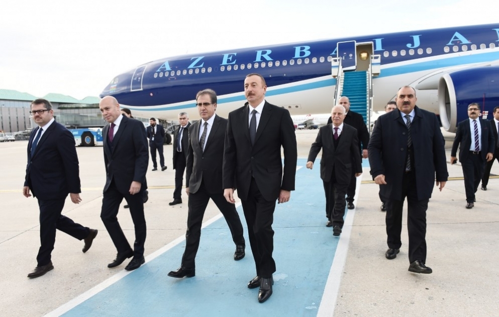Staatspräsident Ilham Aliyev zu Arbeitsbesuch in Istanbul eingetroffen