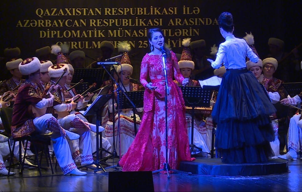 Bakıda Qazaxıstan Akademik Folklor-Etnoqrafik Orkestrinin konserti keçirilib