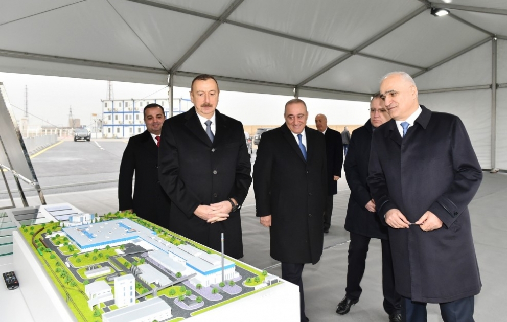 Präsident Ilham Aliyev besucht Chemie- und Industriepark in Sumgait