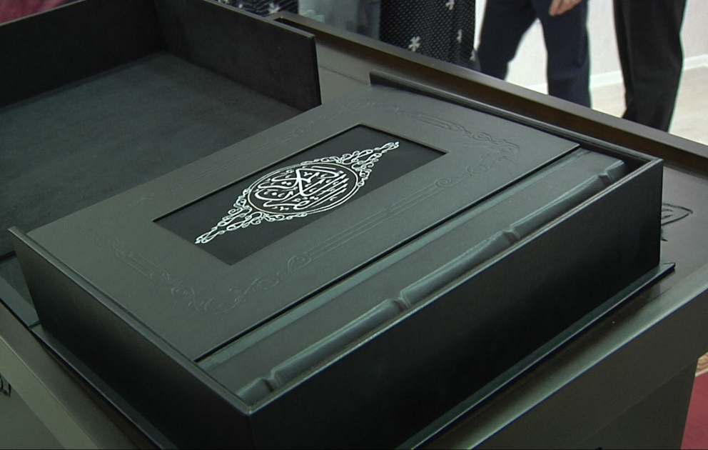 Dünyada ilk ipək kitab "Qurani -Kərim"in təqdimatı olub